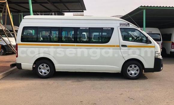Acheter Occasion Voiture Toyota iQ Blanc à Big Bend, Lubombo Acheter Occasion Voiture Toyota iQ Blanc à Big Bend, Lubombo