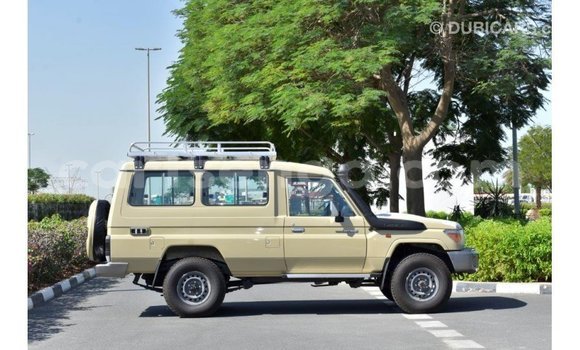 Buy Import Toyota Land Cruiser Beige Car in Import - Dubai in Hhohho Buy Import Toyota Land Cruiser Beige Car in Import - Dubai in Hhohho