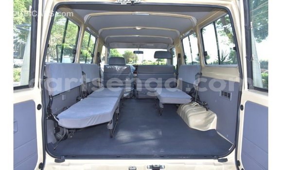 Buy Import Toyota Land Cruiser Beige Car in Import - Dubai in Hhohho Buy Import Toyota Land Cruiser Beige Car in Import - Dubai in Hhohho