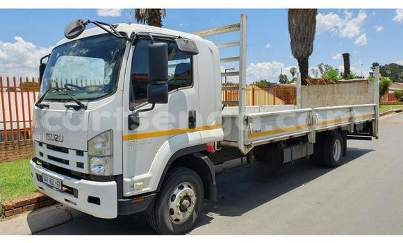 Nunua Ilio tumika Isuzu FTR 850 White Lori ndani ya Ezulwini nchini Hhohho Nunua Ilio tumika Isuzu FTR 850 White Lori ndani ya Ezulwini nchini Hhohho