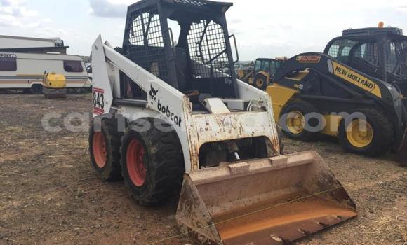 Nunua Ilio tumika Caterpillar 120 White Lori ndani ya Ezulwini nchini Hhohho Nunua Ilio tumika Caterpillar 120 White Lori ndani ya Ezulwini nchini Hhohho