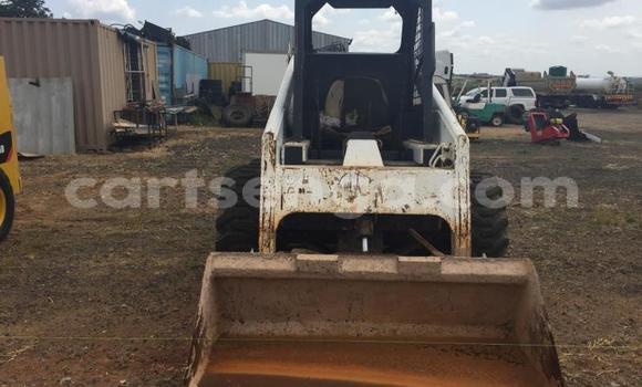 Nunua Ilio tumika Caterpillar 120 White Lori ndani ya Ezulwini nchini Hhohho Nunua Ilio tumika Caterpillar 120 White Lori ndani ya Ezulwini nchini Hhohho