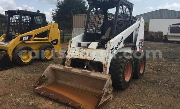 Nunua Ilio tumika Caterpillar 120 White Lori ndani ya Ezulwini nchini Hhohho Nunua Ilio tumika Caterpillar 120 White Lori ndani ya Ezulwini nchini Hhohho