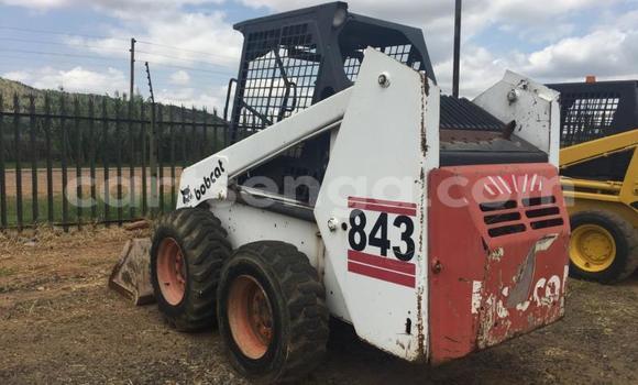 Nunua Ilio tumika Caterpillar 120 White Lori ndani ya Ezulwini nchini Hhohho Nunua Ilio tumika Caterpillar 120 White Lori ndani ya Ezulwini nchini Hhohho