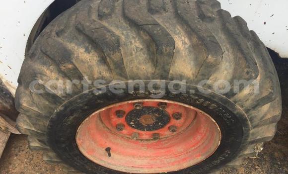 Nunua Ilio tumika Caterpillar 120 White Lori ndani ya Ezulwini nchini Hhohho Nunua Ilio tumika Caterpillar 120 White Lori ndani ya Ezulwini nchini Hhohho