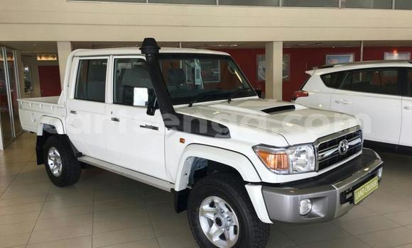 Nunua Ilio tumika Toyota Land Cruiser White Gari ndani ya Ezulwini nchini Hhohho Nunua Ilio tumika Toyota Land Cruiser White Gari ndani ya Ezulwini nchini Hhohho