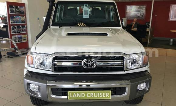 Nunua Ilio tumika Toyota Land Cruiser White Gari ndani ya Ezulwini nchini Hhohho Nunua Ilio tumika Toyota Land Cruiser White Gari ndani ya Ezulwini nchini Hhohho
