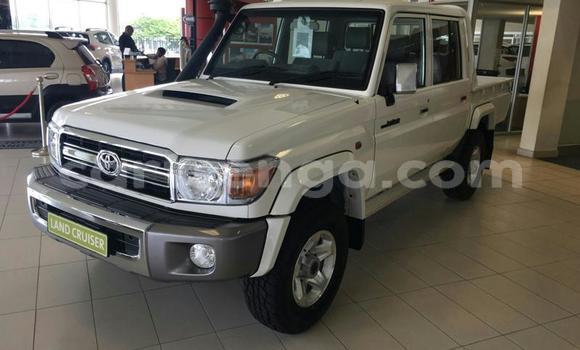 Nunua Ilio tumika Toyota Land Cruiser White Gari ndani ya Ezulwini nchini Hhohho Nunua Ilio tumika Toyota Land Cruiser White Gari ndani ya Ezulwini nchini Hhohho
