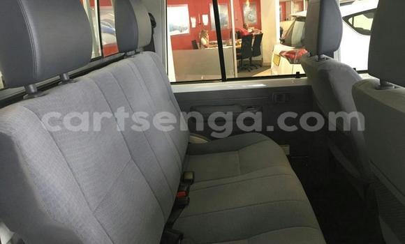 Nunua Ilio tumika Toyota Land Cruiser White Gari ndani ya Ezulwini nchini Hhohho Nunua Ilio tumika Toyota Land Cruiser White Gari ndani ya Ezulwini nchini Hhohho