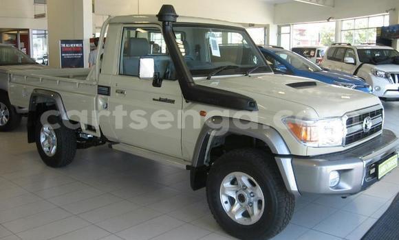 Nunua Ilio tumika Toyota Land Cruiser Beige Gari ndani ya Hlatikulu nchini Wilaya ya Shiselweni Nunua Ilio tumika Toyota Land Cruiser Beige Gari ndani ya Hlatikulu nchini Wilaya ya Shiselweni