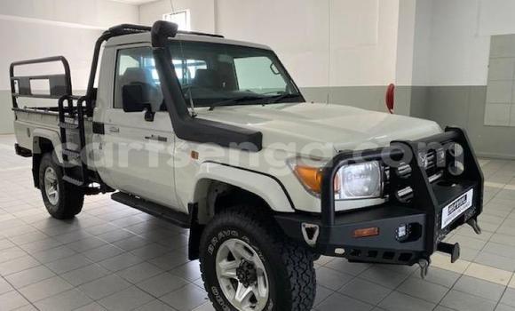 Nunua Ilio tumika Toyota Land Cruiser White Gari ndani ya Bulembu nchini Hhohho Nunua Ilio tumika Toyota Land Cruiser White Gari ndani ya Bulembu nchini Hhohho