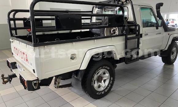 Nunua Ilio tumika Toyota Land Cruiser White Gari ndani ya Bulembu nchini Hhohho Nunua Ilio tumika Toyota Land Cruiser White Gari ndani ya Bulembu nchini Hhohho