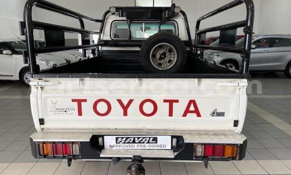 Nunua Ilio tumika Toyota Land Cruiser White Gari ndani ya Bulembu nchini Hhohho Nunua Ilio tumika Toyota Land Cruiser White Gari ndani ya Bulembu nchini Hhohho