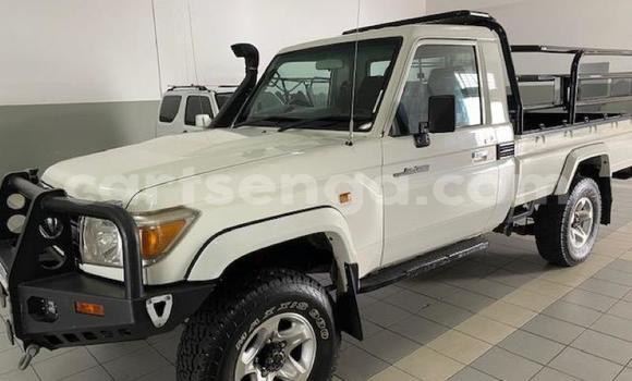Nunua Ilio tumika Toyota Land Cruiser White Gari ndani ya Bulembu nchini Hhohho Nunua Ilio tumika Toyota Land Cruiser White Gari ndani ya Bulembu nchini Hhohho