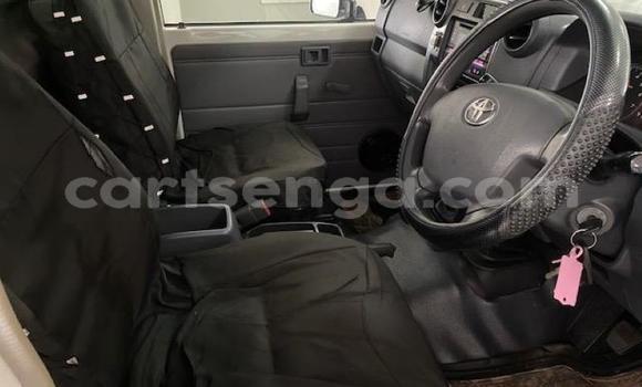 Nunua Ilio tumika Toyota Land Cruiser White Gari ndani ya Bulembu nchini Hhohho Nunua Ilio tumika Toyota Land Cruiser White Gari ndani ya Bulembu nchini Hhohho