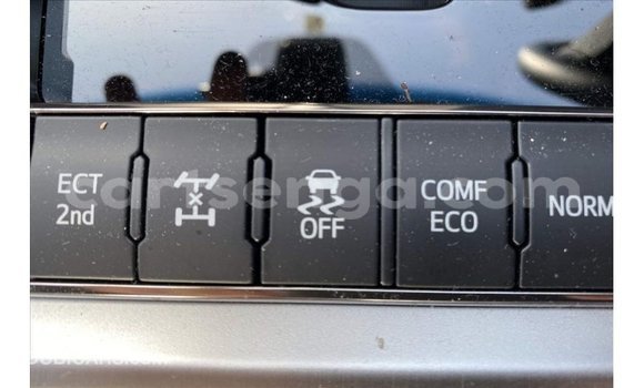 Acheter Import Voiture Toyota Land Cruiser Noir à Import - Dubai, Hhohho Acheter Import Voiture Toyota Land Cruiser Noir à Import - Dubai, Hhohho