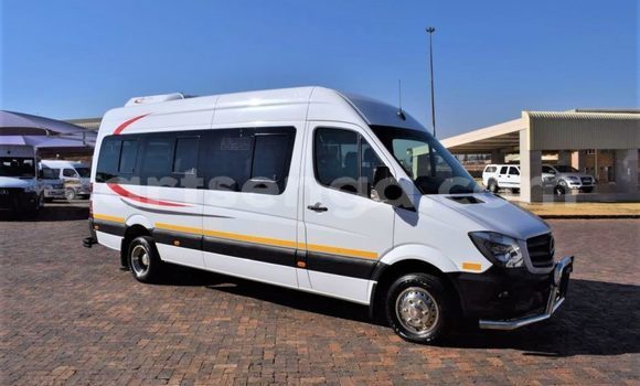 Buy Used Mercedes‒Benz Esprit White Car in Big Bend in Lubombo Buy Used Mercedes‒Benz Esprit White Car in Big Bend in Lubombo