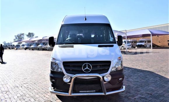 Buy Used Mercedes‒Benz Esprit White Car in Big Bend in Lubombo Buy Used Mercedes‒Benz Esprit White Car in Big Bend in Lubombo