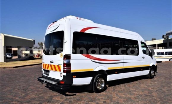 Buy Used Mercedes‒Benz Esprit White Car in Big Bend in Lubombo Buy Used Mercedes‒Benz Esprit White Car in Big Bend in Lubombo