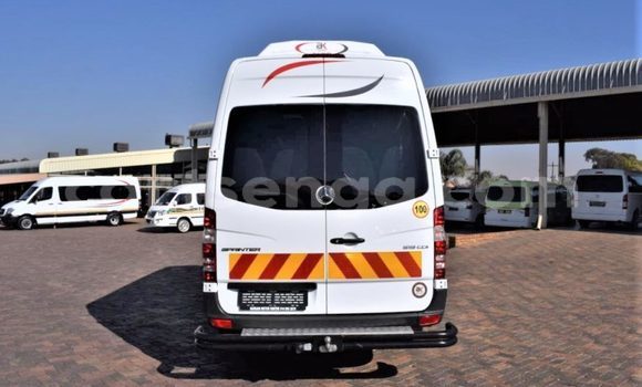 Buy Used Mercedes‒Benz Esprit White Car in Big Bend in Lubombo Buy Used Mercedes‒Benz Esprit White Car in Big Bend in Lubombo