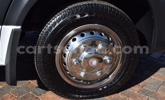 Buy Used Mercedes‒Benz Esprit White Car in Big Bend in Lubombo Buy Used Mercedes‒Benz Esprit White Car in Big Bend in Lubombo