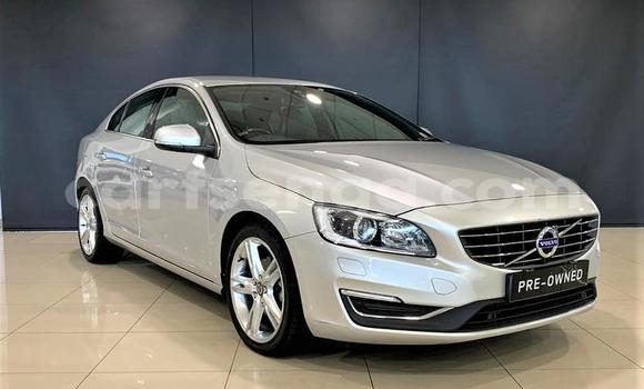 Nunua Ilio tumika Volvo S60 Silver Gari ndani ya Mbabane nchini Manzini Nunua Ilio tumika Volvo S60 Silver Gari ndani ya Mbabane nchini Manzini