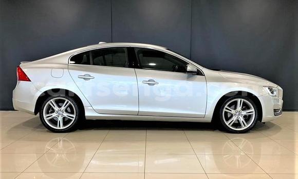 Nunua Ilio tumika Volvo S60 Silver Gari ndani ya Mbabane nchini Manzini Nunua Ilio tumika Volvo S60 Silver Gari ndani ya Mbabane nchini Manzini
