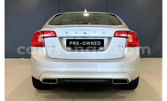 Nunua Ilio tumika Volvo S60 Silver Gari ndani ya Mbabane nchini Manzini Nunua Ilio tumika Volvo S60 Silver Gari ndani ya Mbabane nchini Manzini