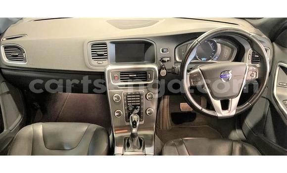 Nunua Ilio tumika Volvo S60 Silver Gari ndani ya Mbabane nchini Manzini Nunua Ilio tumika Volvo S60 Silver Gari ndani ya Mbabane nchini Manzini