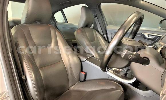 Nunua Ilio tumika Volvo S60 Silver Gari ndani ya Mbabane nchini Manzini Nunua Ilio tumika Volvo S60 Silver Gari ndani ya Mbabane nchini Manzini