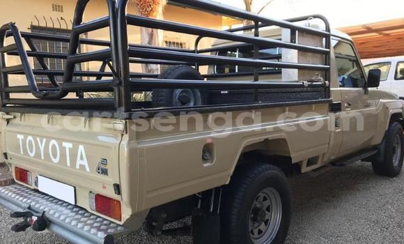 Buy Used Toyota Land Cruiser Beige Car in Ezulwini in Hhohho Buy Used Toyota Land Cruiser Beige Car in Ezulwini in Hhohho