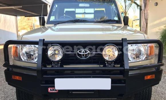 Buy Used Toyota Land Cruiser Beige Car in Ezulwini in Hhohho Buy Used Toyota Land Cruiser Beige Car in Ezulwini in Hhohho