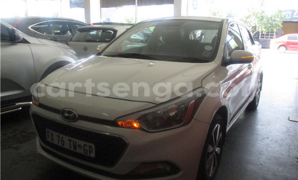Acheter Occasion Voiture Hyundai i20 Blanc à Bhunya, Manzini Acheter Occasion Voiture Hyundai i20 Blanc à Bhunya, Manzini