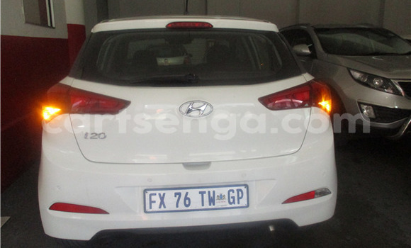 Acheter Occasion Voiture Hyundai i20 Blanc à Bhunya, Manzini Acheter Occasion Voiture Hyundai i20 Blanc à Bhunya, Manzini