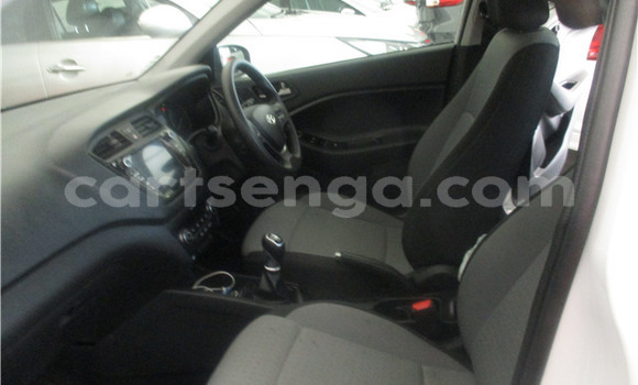 Acheter Occasion Voiture Hyundai i20 Blanc à Bhunya, Manzini Acheter Occasion Voiture Hyundai i20 Blanc à Bhunya, Manzini