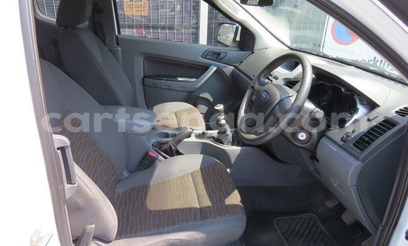 Acheter Occasion Voiture Toyota Hilux Blanc à Mbabane, Manzini Acheter Occasion Voiture Toyota Hilux Blanc à Mbabane, Manzini