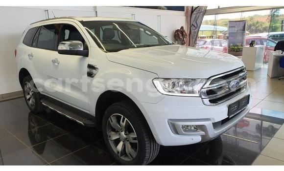 Nunua Ilio tumika Ford Everest White Gari ndani ya Manzini nchini Manzini Nunua Ilio tumika Ford Everest White Gari ndani ya Manzini nchini Manzini