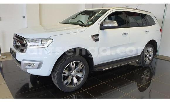 Nunua Ilio tumika Ford Everest White Gari ndani ya Manzini nchini Manzini Nunua Ilio tumika Ford Everest White Gari ndani ya Manzini nchini Manzini