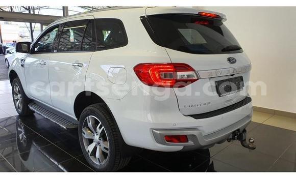 Nunua Ilio tumika Ford Everest White Gari ndani ya Manzini nchini Manzini Nunua Ilio tumika Ford Everest White Gari ndani ya Manzini nchini Manzini