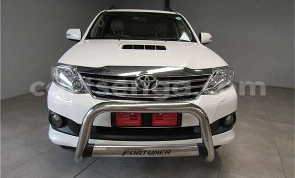Buy Used Toyota Fortuner White Car in Bhunya in Manzini Buy Used Toyota Fortuner White Car in Bhunya in Manzini