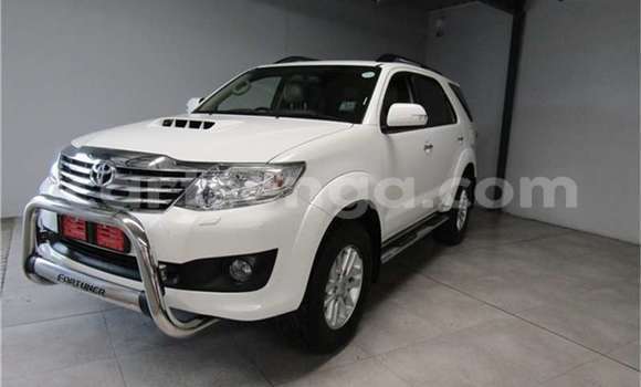 Buy Used Toyota Fortuner White Car in Bhunya in Manzini Buy Used Toyota Fortuner White Car in Bhunya in Manzini