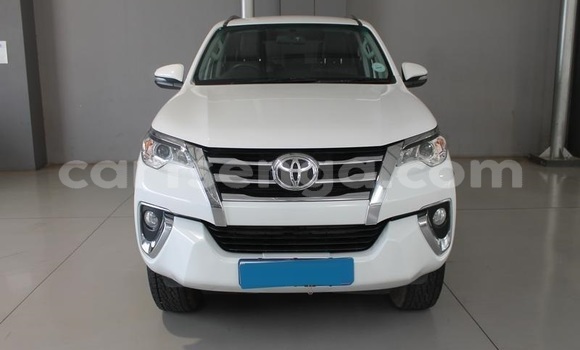 Buy Used Toyota Fortuner White Car in Ezulwini in Hhohho Buy Used Toyota Fortuner White Car in Ezulwini in Hhohho