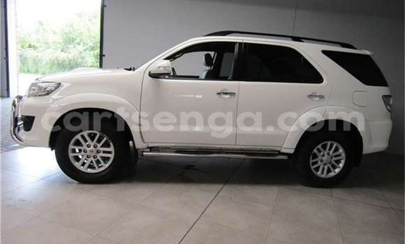 Buy Used Toyota Fortuner White Car in Bhunya in Manzini Buy Used Toyota Fortuner White Car in Bhunya in Manzini