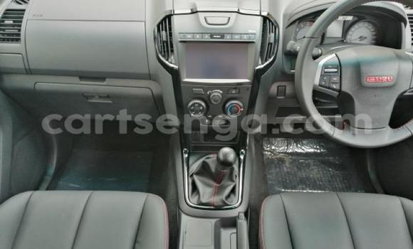 Nunua Ilio tumika Isuzu KB Black Gari ndani ya Ezulwini nchini Hhohho Nunua Ilio tumika Isuzu KB Black Gari ndani ya Ezulwini nchini Hhohho