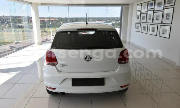 Nunua Ilio tumika Volkswagen Polo White Gari ndani ya Manzini nchini Manzini Nunua Ilio tumika Volkswagen Polo White Gari ndani ya Manzini nchini Manzini