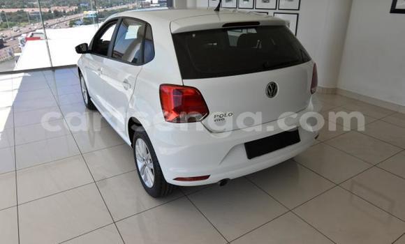 Nunua Ilio tumika Volkswagen Polo White Gari ndani ya Manzini nchini Manzini Nunua Ilio tumika Volkswagen Polo White Gari ndani ya Manzini nchini Manzini