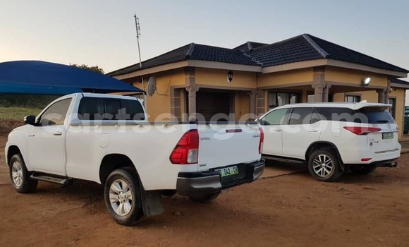 Buy Used Toyota Hilux White Car in Manzini in Manzini Buy Used Toyota Hilux White Car in Manzini in Manzini