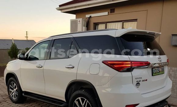 Buy Used Toyota Fortuner White Car in Mbabane in Manzini Buy Used Toyota Fortuner White Car in Mbabane in Manzini