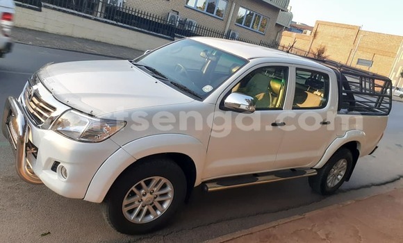 Buy Used Toyota Hilux White Car in Mbabane in Manzini Buy Used Toyota Hilux White Car in Mbabane in Manzini