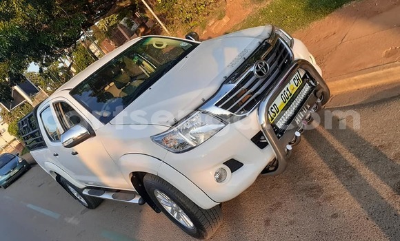 Buy Used Toyota Hilux White Car in Mbabane in Manzini Buy Used Toyota Hilux White Car in Mbabane in Manzini
